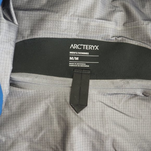 Arc'teryx Men's Beta LT Jacket Lightweight Gore-Tex Pro Shell Triton Navy Blue M - Picture 9 of 10
